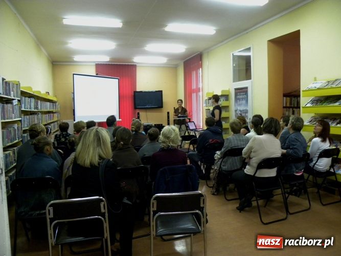 Zdjęcie w galerii na portalu naszraciborz.pl: Tajemnice codzienności w książnicy wiadomości z regionu