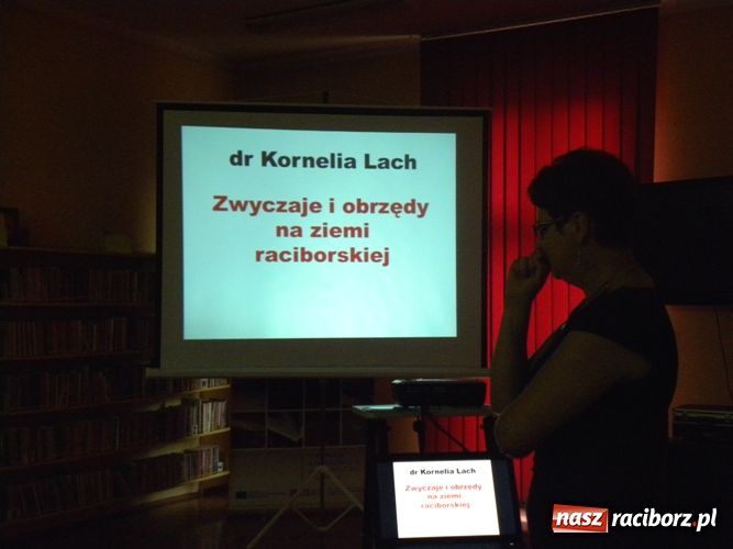 Zdjęcie w galerii na portalu naszraciborz.pl: Tajemnice codzienności w książnicy wiadomości z regionu