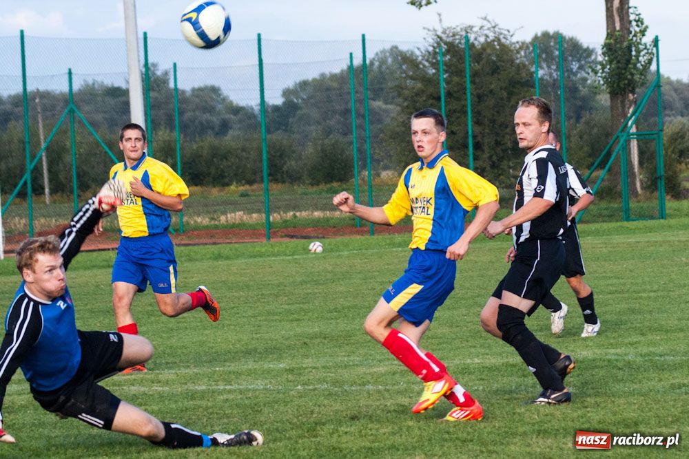 Zdjęcie w galerii na portalu naszraciborz.pl: Hat-trick Jeziorskiego i trzy punkty wiadomości z regionu