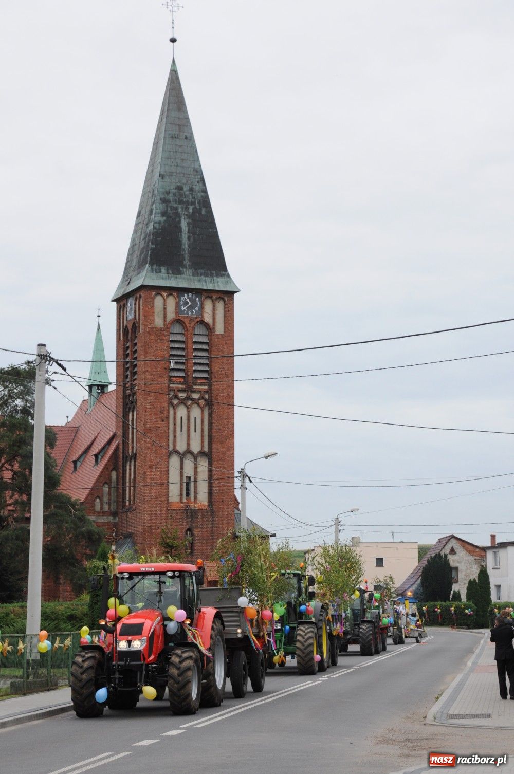 Zdjęcie w galerii na portalu naszraciborz.pl: Pawłów - dożynki na długim dystansie wiadomości z regionu