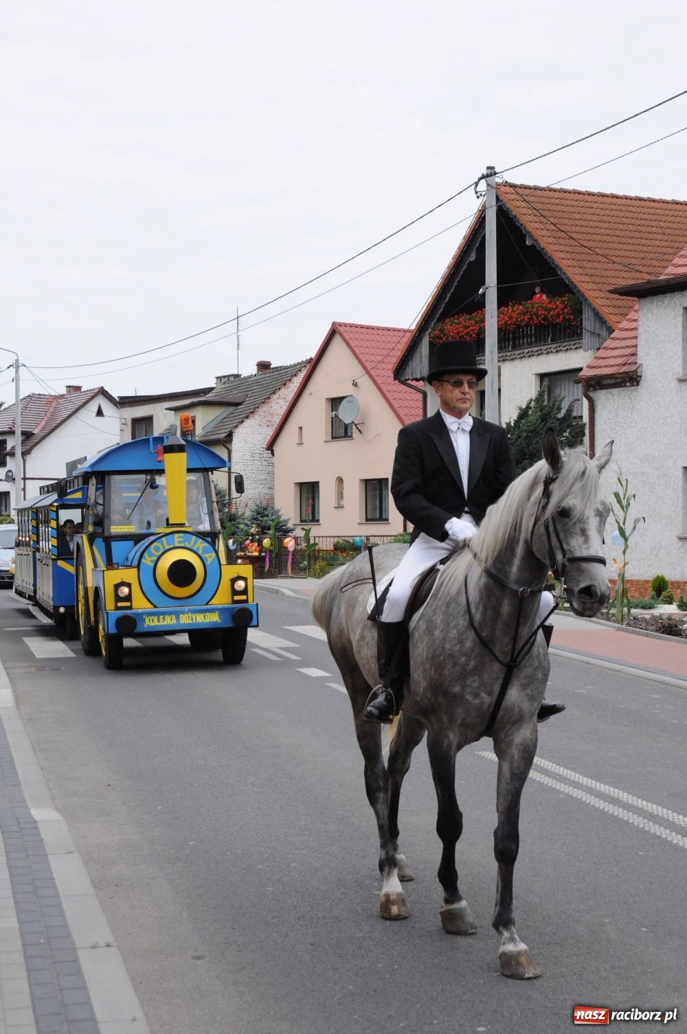 Zdjęcie w galerii na portalu naszraciborz.pl: Pawłów - dożynki na długim dystansie wiadomości z regionu