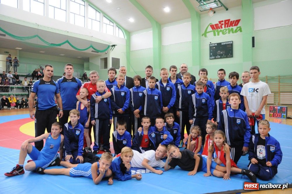 Zdjęcie w galerii na portalu naszraciborz.pl: Zapaśniczy narybek walczył w Arenie wiadomości z regionu