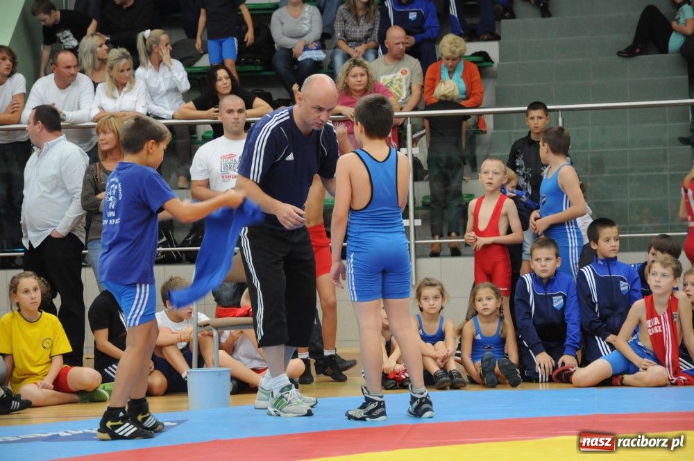 Zdjęcie w galerii na portalu naszraciborz.pl: Zapaśniczy narybek walczył w Arenie wiadomości z regionu