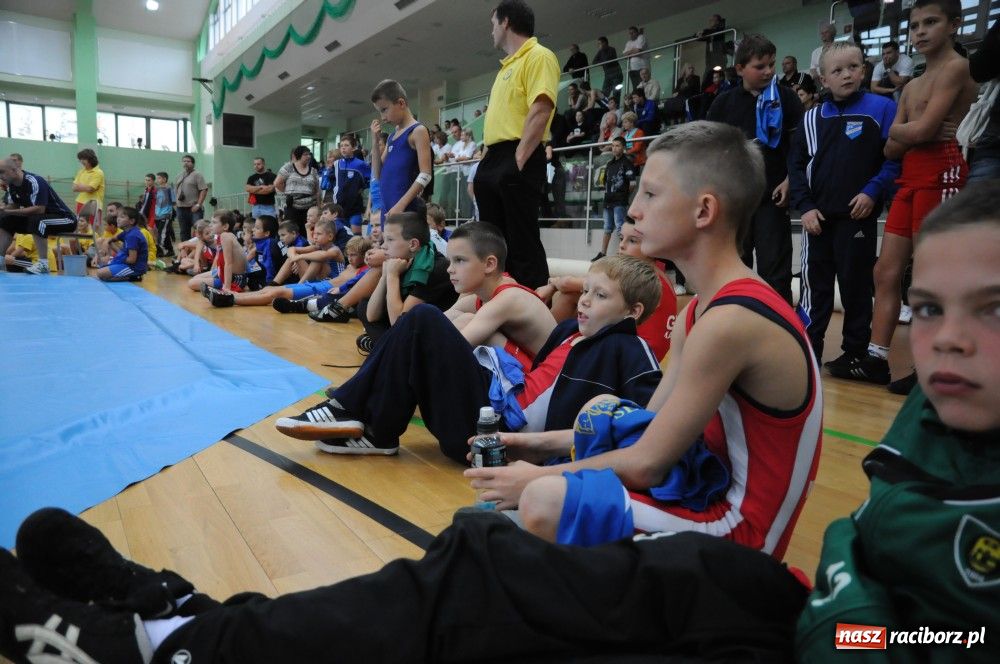 Zdjęcie w galerii na portalu naszraciborz.pl: Zapaśniczy narybek walczył w Arenie wiadomości z regionu