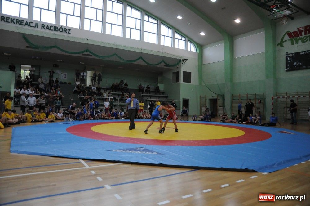 Zdjęcie w galerii na portalu naszraciborz.pl: Zapaśniczy narybek walczył w Arenie wiadomości z regionu
