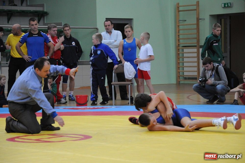 Zdjęcie w galerii na portalu naszraciborz.pl: Zapaśniczy narybek walczył w Arenie wiadomości z regionu