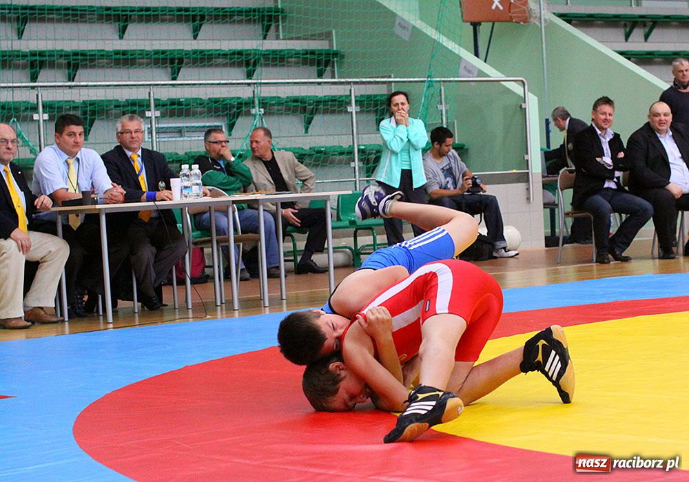 Zdjęcie w galerii na portalu naszraciborz.pl: Zapaśniczy narybek walczył w Arenie wiadomości z regionu