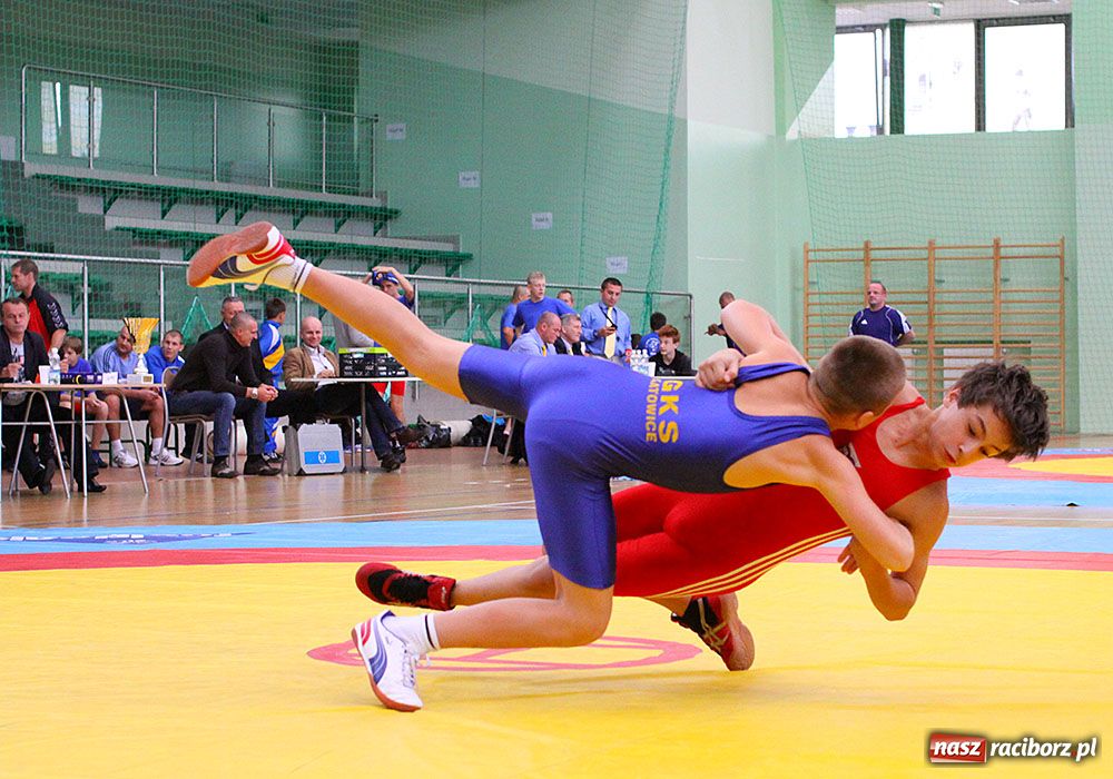 Zdjęcie w galerii na portalu naszraciborz.pl: Zapaśniczy narybek walczył w Arenie wiadomości z regionu