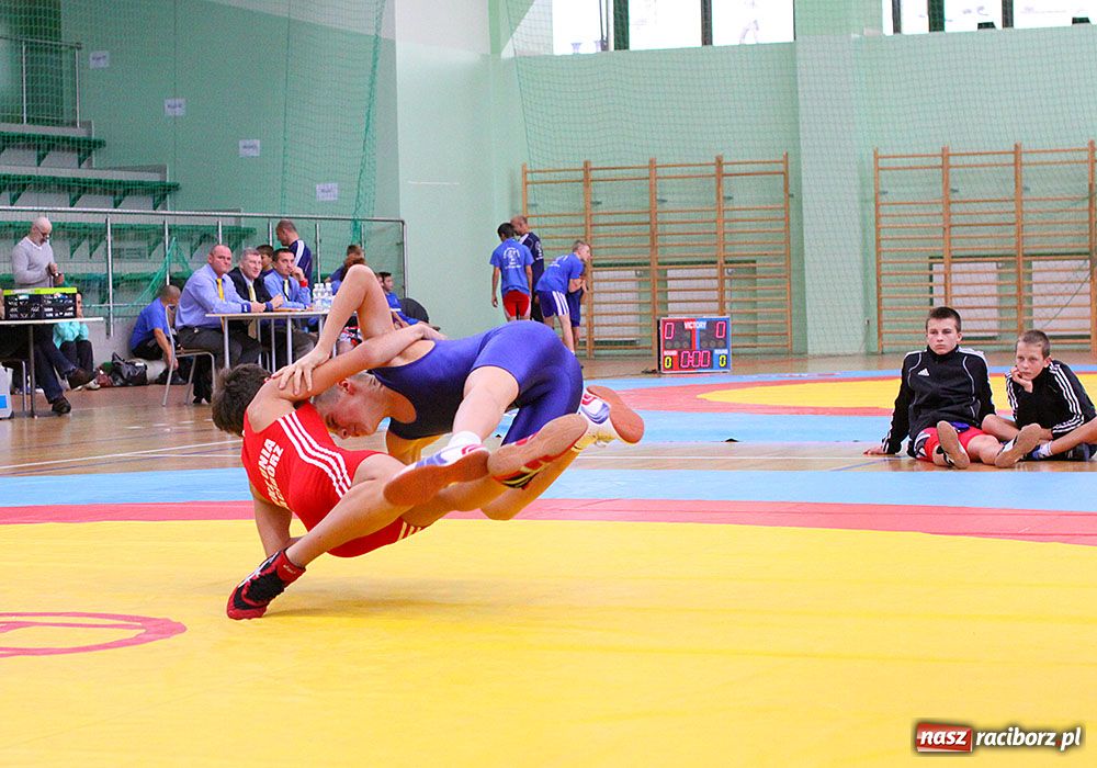 Zdjęcie w galerii na portalu naszraciborz.pl: Zapaśniczy narybek walczył w Arenie wiadomości z regionu