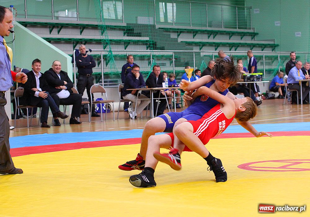 Zdjęcie w galerii na portalu naszraciborz.pl: Zapaśniczy narybek walczył w Arenie wiadomości z regionu