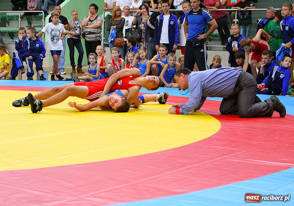Zdjęcie w galerii na portalu naszraciborz.pl: Zapaśniczy narybek walczył w Arenie wiadomości z regionu
