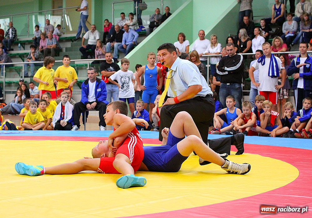Zdjęcie w galerii na portalu naszraciborz.pl: Zapaśniczy narybek walczył w Arenie wiadomości z regionu