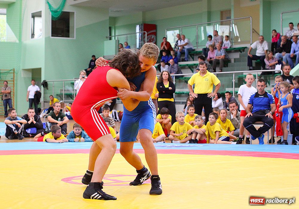 Zdjęcie w galerii na portalu naszraciborz.pl: Zapaśniczy narybek walczył w Arenie wiadomości z regionu