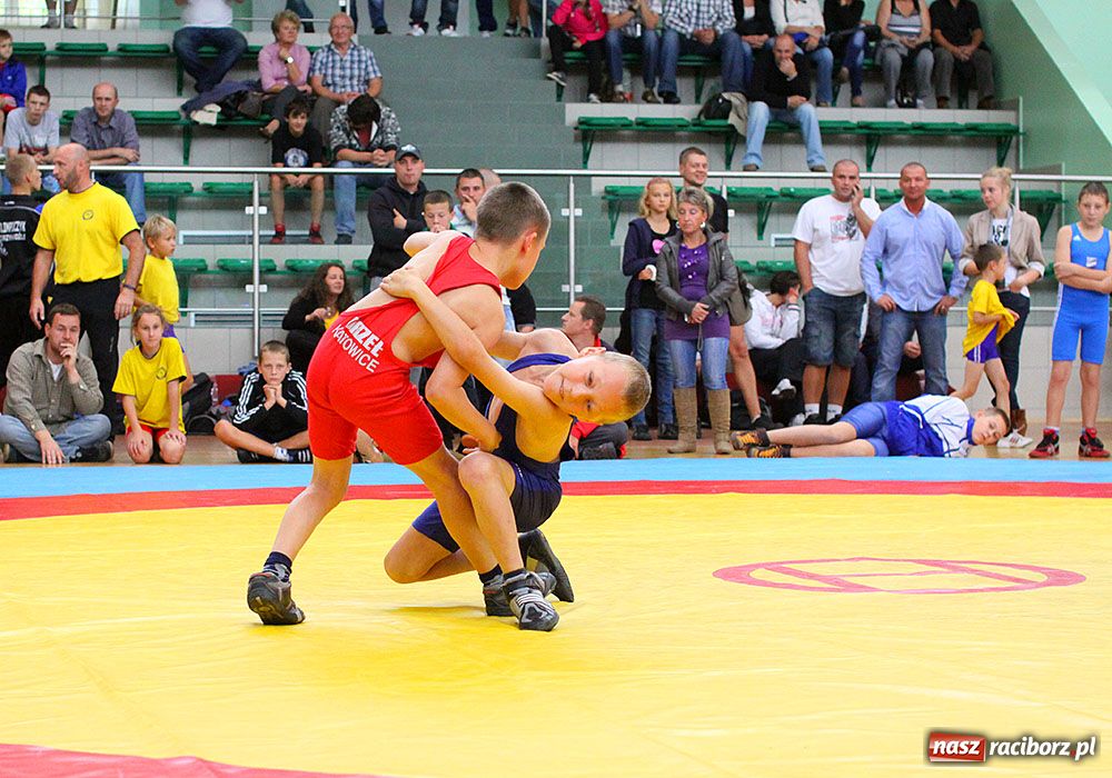 Zdjęcie w galerii na portalu naszraciborz.pl: Zapaśniczy narybek walczył w Arenie wiadomości z regionu