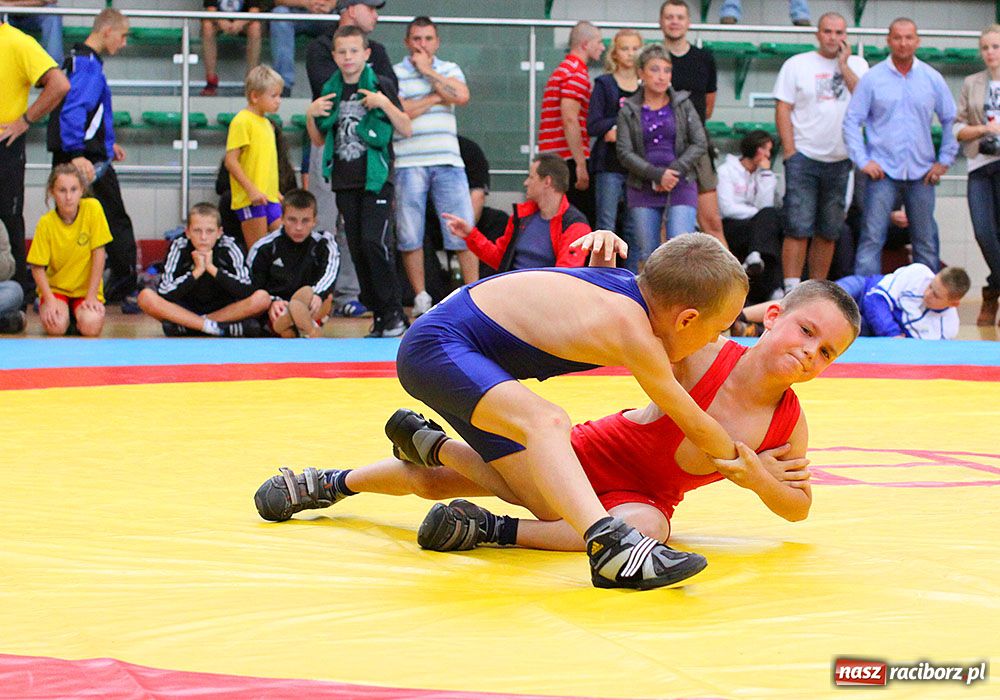 Zdjęcie w galerii na portalu naszraciborz.pl: Zapaśniczy narybek walczył w Arenie wiadomości z regionu