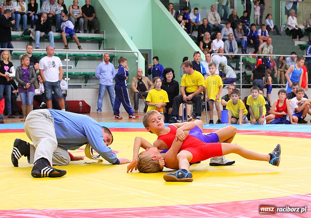 Zdjęcie w galerii na portalu naszraciborz.pl: Zapaśniczy narybek walczył w Arenie wiadomości z regionu