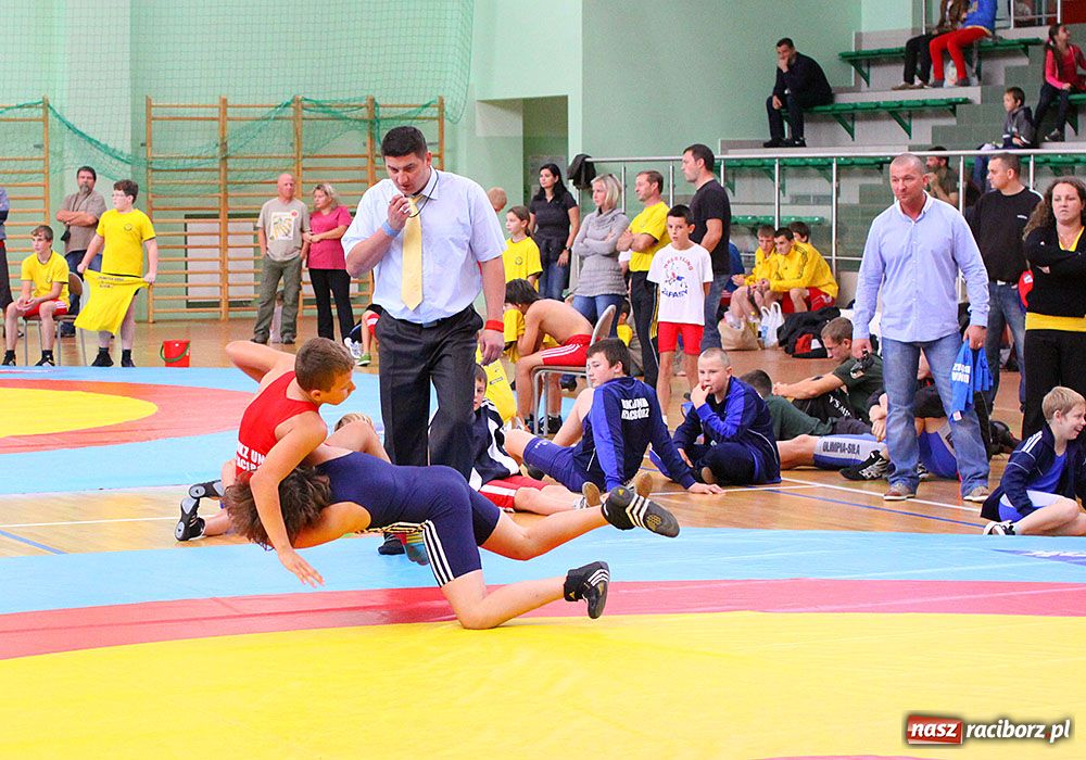Zdjęcie w galerii na portalu naszraciborz.pl: Zapaśniczy narybek walczył w Arenie wiadomości z regionu