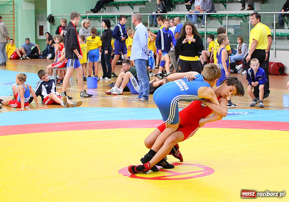 Zdjęcie w galerii na portalu naszraciborz.pl: Zapaśniczy narybek walczył w Arenie wiadomości z regionu
