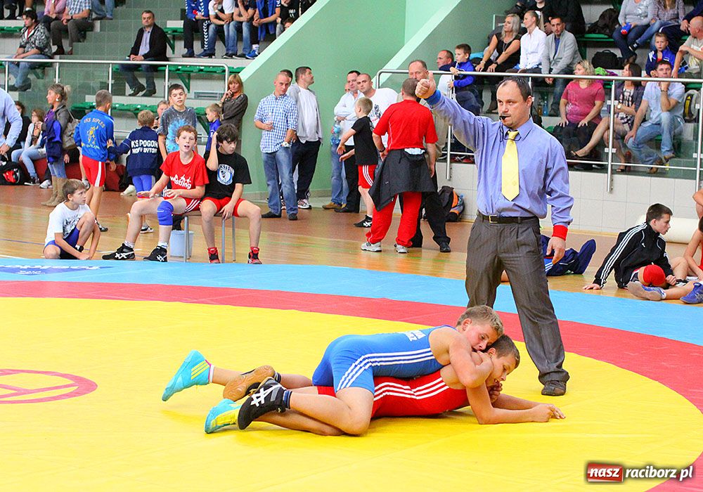 Zdjęcie w galerii na portalu naszraciborz.pl: Zapaśniczy narybek walczył w Arenie wiadomości z regionu