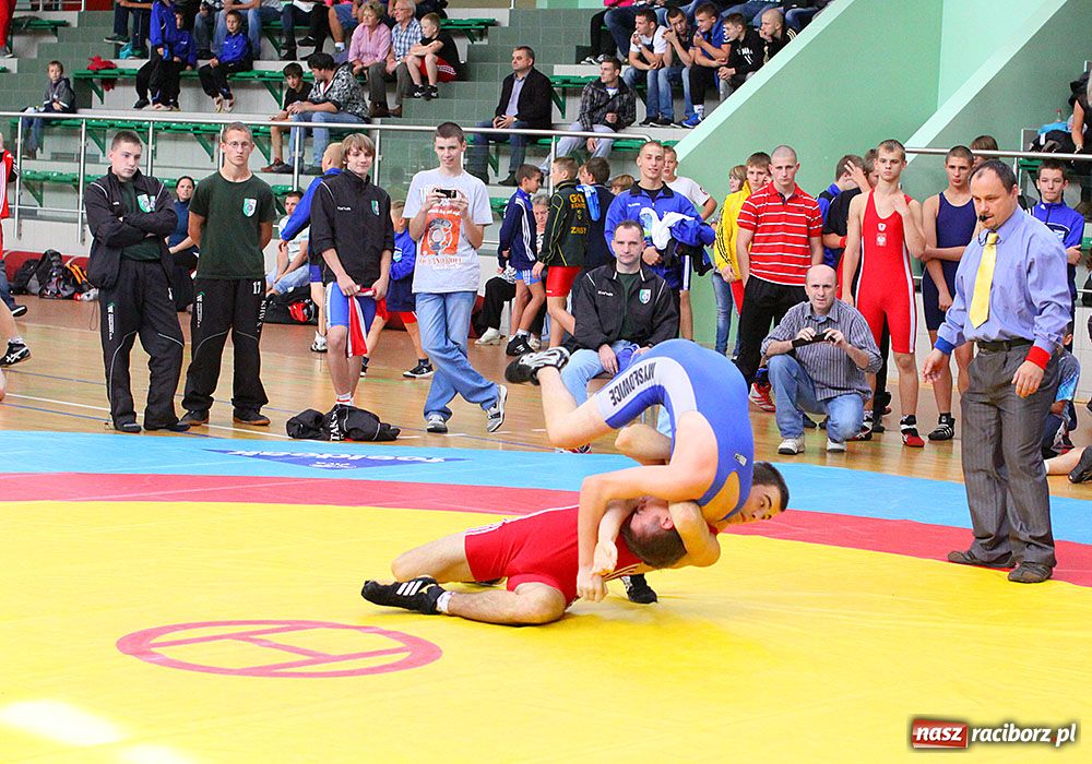 Zdjęcie w galerii na portalu naszraciborz.pl: Zapaśniczy narybek walczył w Arenie wiadomości z regionu