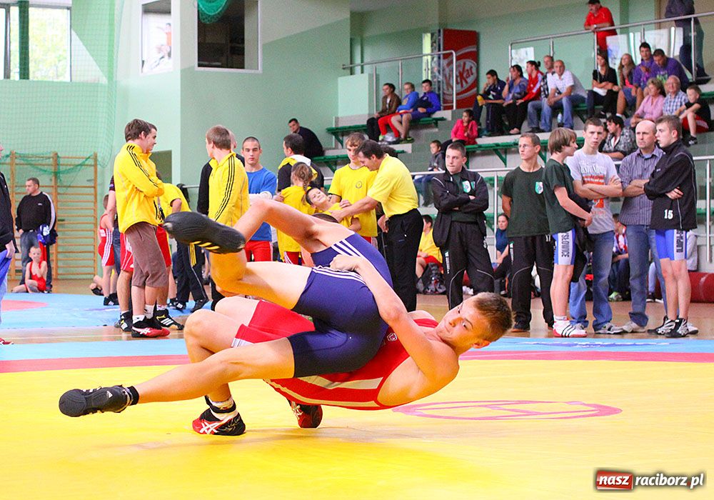 Zdjęcie w galerii na portalu naszraciborz.pl: Zapaśniczy narybek walczył w Arenie wiadomości z regionu