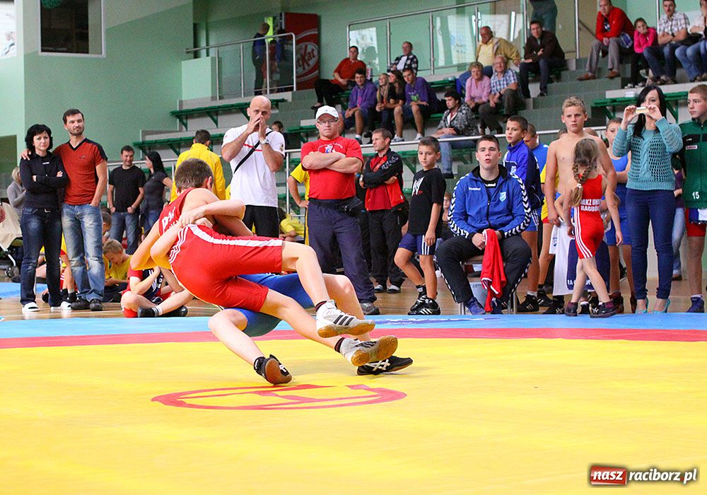 Zdjęcie w galerii na portalu naszraciborz.pl: Zapaśniczy narybek walczył w Arenie wiadomości z regionu