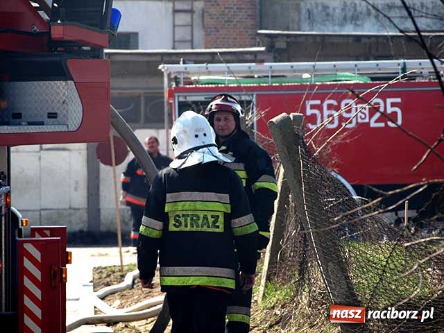 Zdjęcie w galerii na portalu naszraciborz.pl: Płonie hala sportowa w Pawłowie wiadomości z regionu