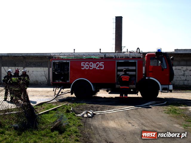 Zdjęcie w galerii na portalu naszraciborz.pl: Płonie hala sportowa w Pawłowie wiadomości z regionu
