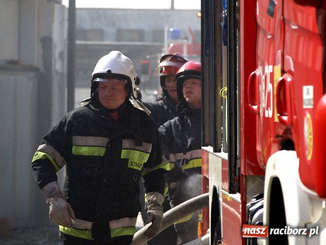 Zdjęcie w galerii na portalu naszraciborz.pl: Płonie hala sportowa w Pawłowie wiadomości z regionu