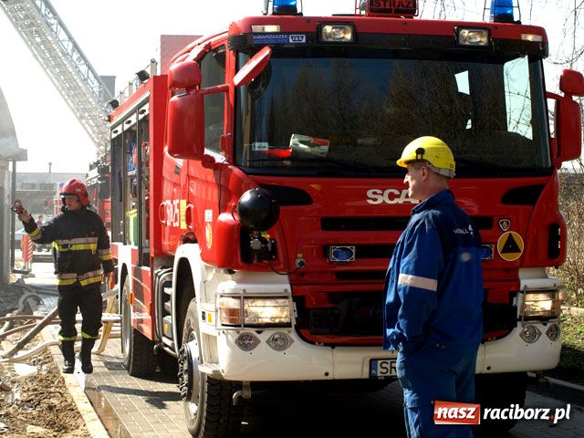Zdjęcie w galerii na portalu naszraciborz.pl: Płonie hala sportowa w Pawłowie wiadomości z regionu