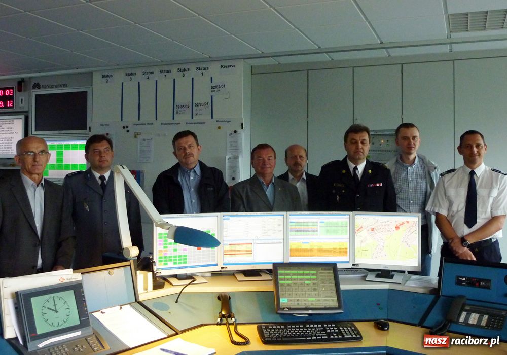 Zdjęcie w galerii na portalu naszraciborz.pl: Starosta zabrał mundurowych do Niemiec wiadomości z regionu