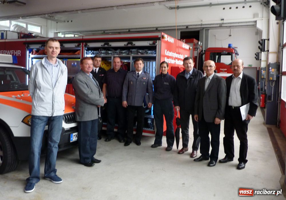 Zdjęcie w galerii na portalu naszraciborz.pl: Starosta zabrał mundurowych do Niemiec wiadomości z regionu