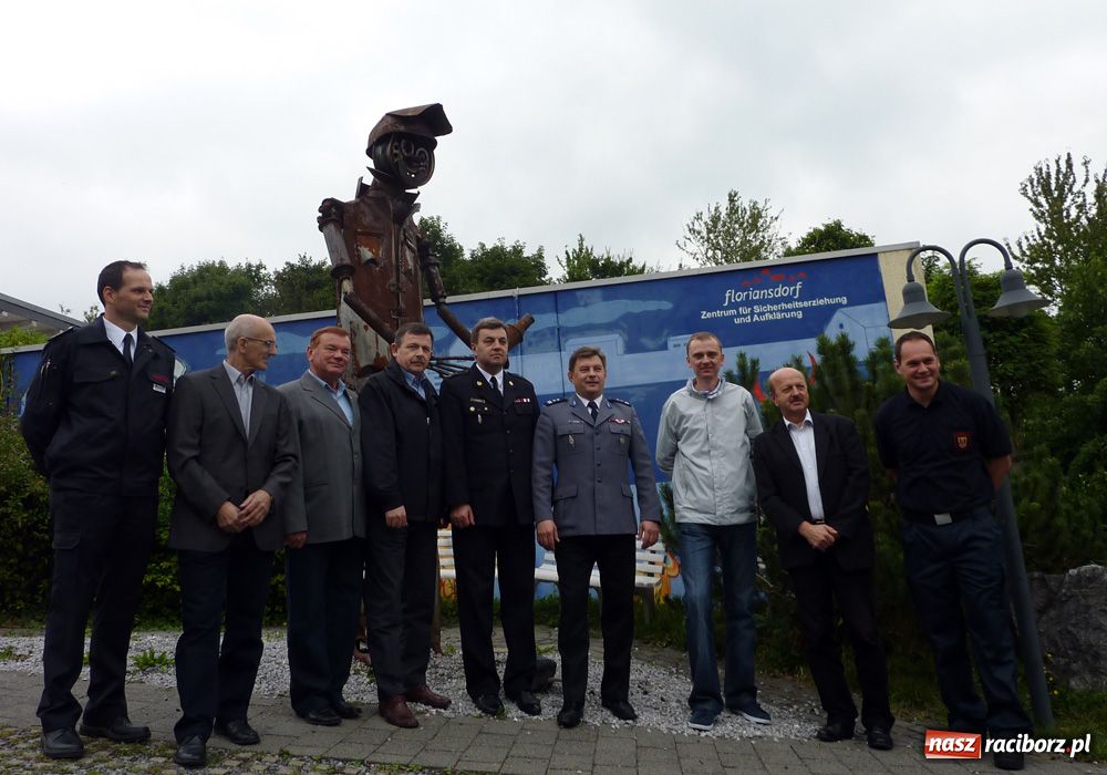 Zdjęcie w galerii na portalu naszraciborz.pl: Starosta zabrał mundurowych do Niemiec wiadomości z regionu