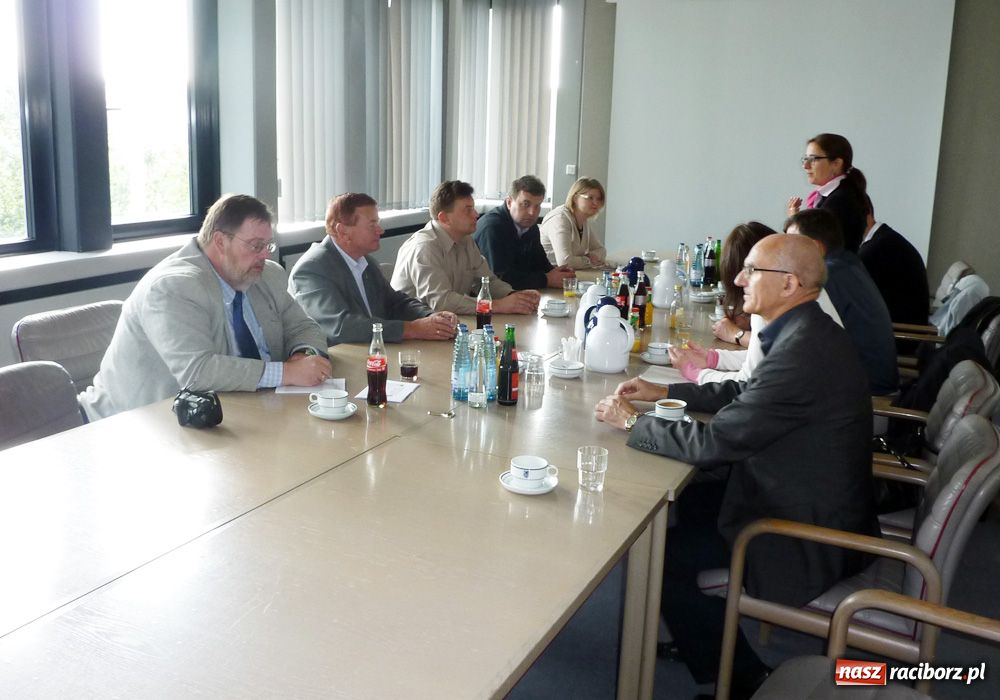 Zdjęcie w galerii na portalu naszraciborz.pl: Starosta zabrał mundurowych do Niemiec wiadomości z regionu