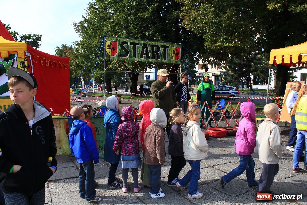 Zdjęcie w galerii na portalu naszraciborz.pl: Pikinik ekologiczny na placu Długosza wiadomości z regionu