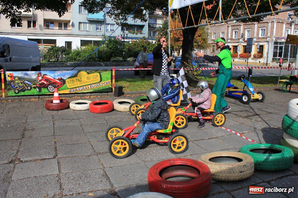 Zdjęcie w galerii na portalu naszraciborz.pl: Pikinik ekologiczny na placu Długosza wiadomości z regionu