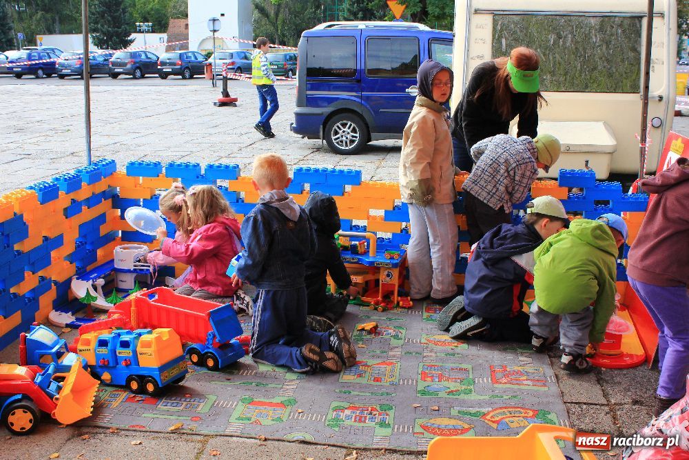 Zdjęcie w galerii na portalu naszraciborz.pl: Pikinik ekologiczny na placu Długosza wiadomości z regionu