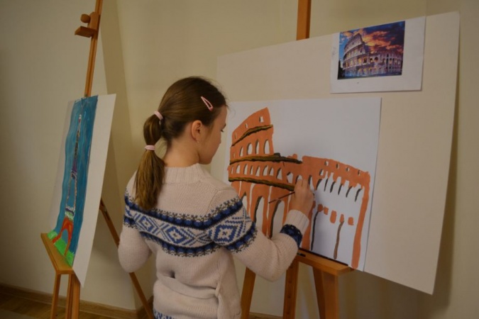 Zdjęcie w galerii na portalu naszraciborz.pl: Sławne budowle świata powstają na zamku wiadomości z regionu