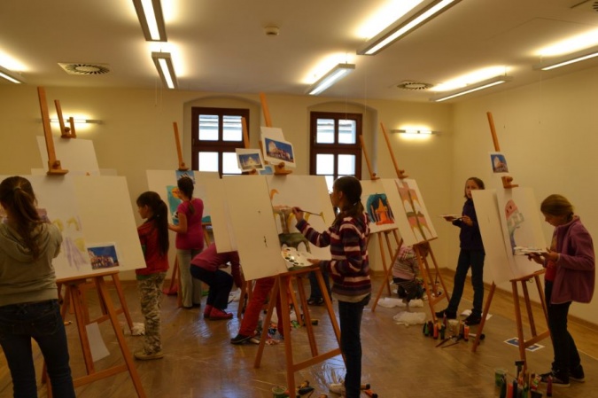 Zdjęcie w galerii na portalu naszraciborz.pl: Sławne budowle świata powstają na zamku wiadomości z regionu