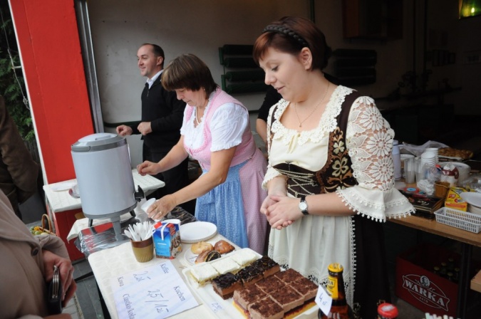 Zdjęcie w galerii na portalu naszraciborz.pl: Kartoffelfest - Kobzole przy muzyce i na stole wiadomości z regionu