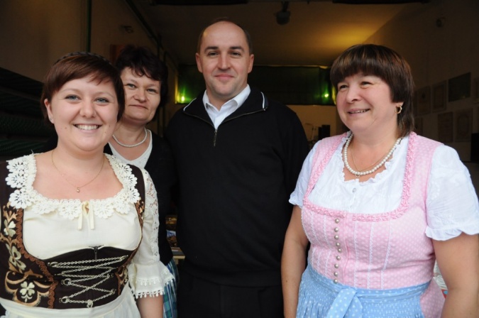 Zdjęcie w galerii na portalu naszraciborz.pl: Kartoffelfest - Kobzole przy muzyce i na stole wiadomości z regionu