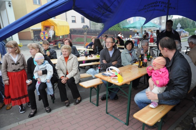 Zdjęcie w galerii na portalu naszraciborz.pl: Kartoffelfest - Kobzole przy muzyce i na stole wiadomości z regionu