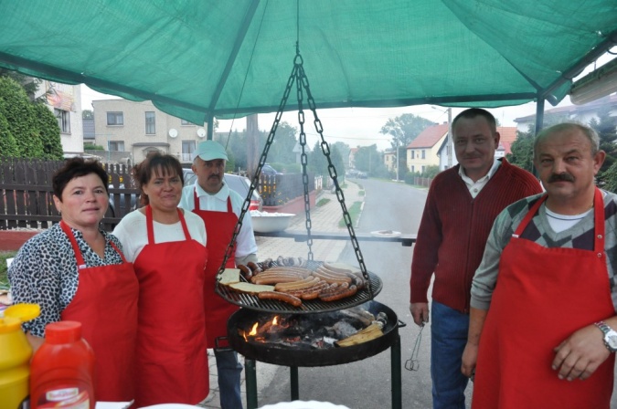 Zdjęcie w galerii na portalu naszraciborz.pl: Kartoffelfest - Kobzole przy muzyce i na stole wiadomości z regionu