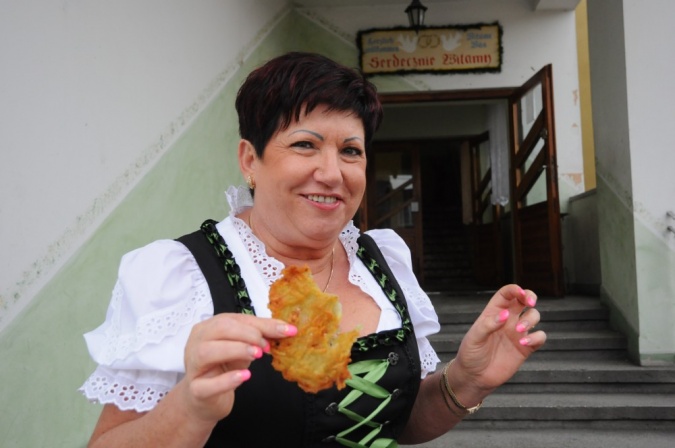 Zdjęcie w galerii na portalu naszraciborz.pl: Kartoffelfest - Kobzole przy muzyce i na stole wiadomości z regionu