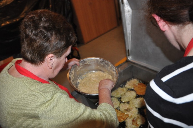 Zdjęcie w galerii na portalu naszraciborz.pl: Kartoffelfest - Kobzole przy muzyce i na stole wiadomości z regionu