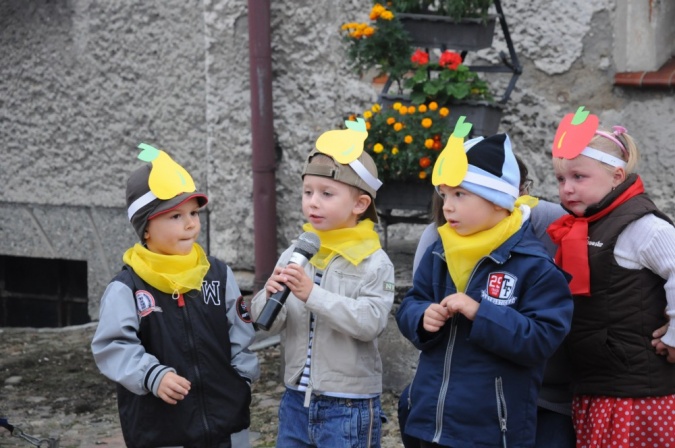 Zdjęcie w galerii na portalu naszraciborz.pl: Kartoffelfest - Kobzole przy muzyce i na stole wiadomości z regionu
