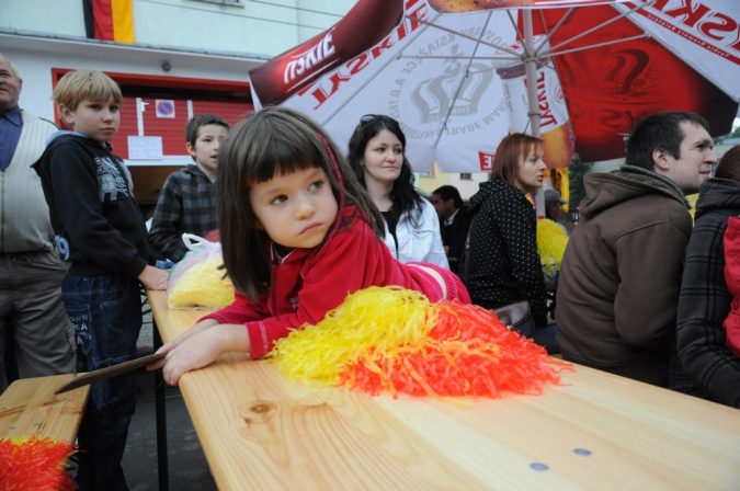 Zdjęcie w galerii na portalu naszraciborz.pl: Kartoffelfest - Kobzole przy muzyce i na stole wiadomości z regionu
