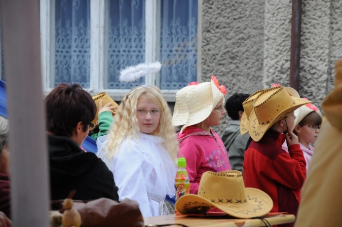 Zdjęcie w galerii na portalu naszraciborz.pl: Kartoffelfest - Kobzole przy muzyce i na stole wiadomości z regionu