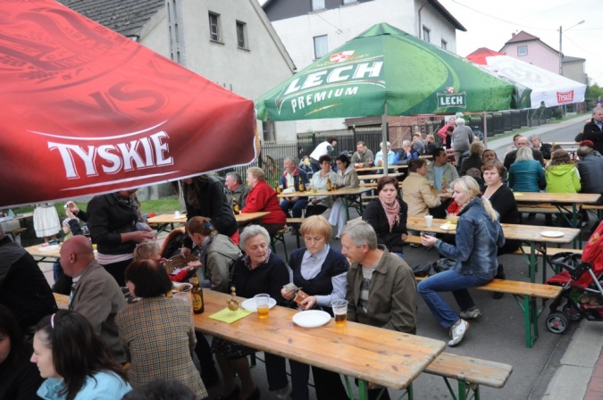 Zdjęcie w galerii na portalu naszraciborz.pl: Kartoffelfest - Kobzole przy muzyce i na stole wiadomości z regionu