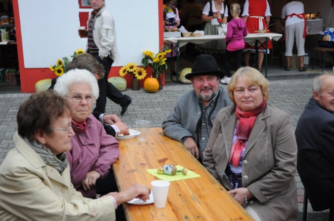 Zdjęcie w galerii na portalu naszraciborz.pl: Kartoffelfest - Kobzole przy muzyce i na stole wiadomości z regionu